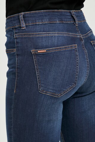Slimfit Jeans 'BY LOLA' di b.young in blu
