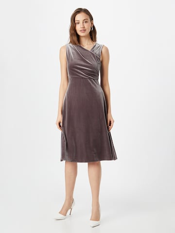 Robe Vera Mont en marron : devant