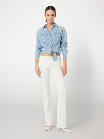 GUESS Flared Jeans in White