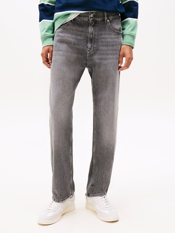 Effilé Jean Tommy Jeans en gris : devant