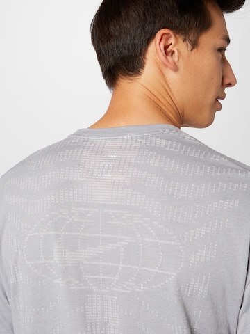 NIKE Funktionsshirt 'Burnout' in Grau