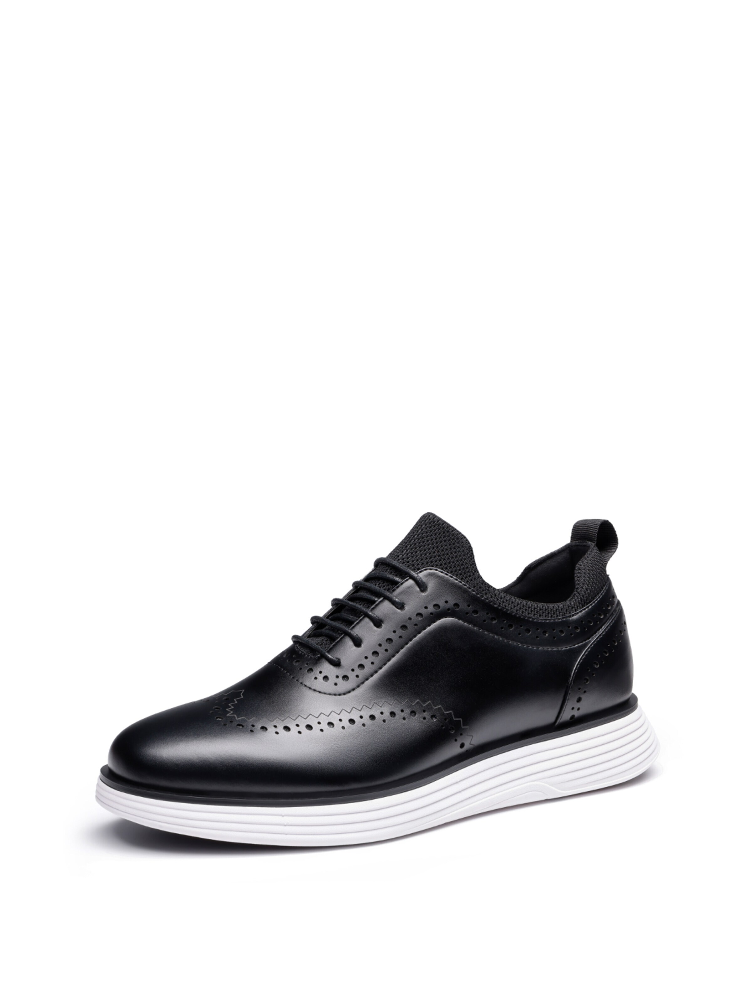 Scarpa stringata di Bruno Marc in nero: frontale