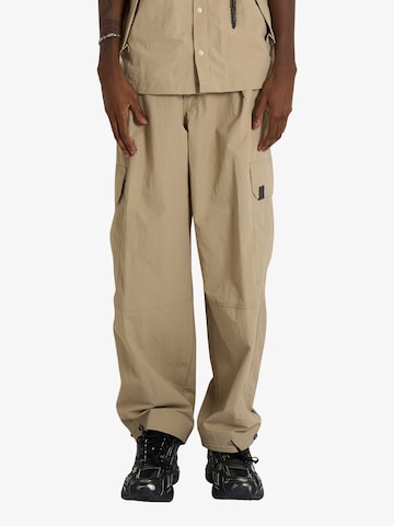 Loosefit Pantalon cargo DARK LABEL en beige : devant