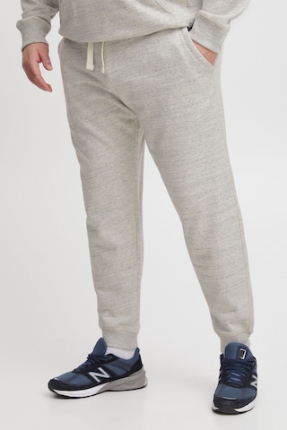 Blend Big Tapered Pants in Grey: front