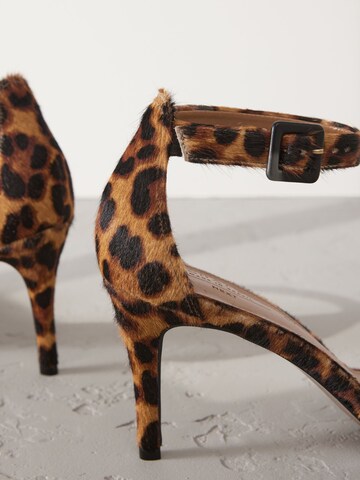 Next Sandale in Braun