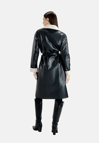 Cappotto di mezza stagione di Elara in nero