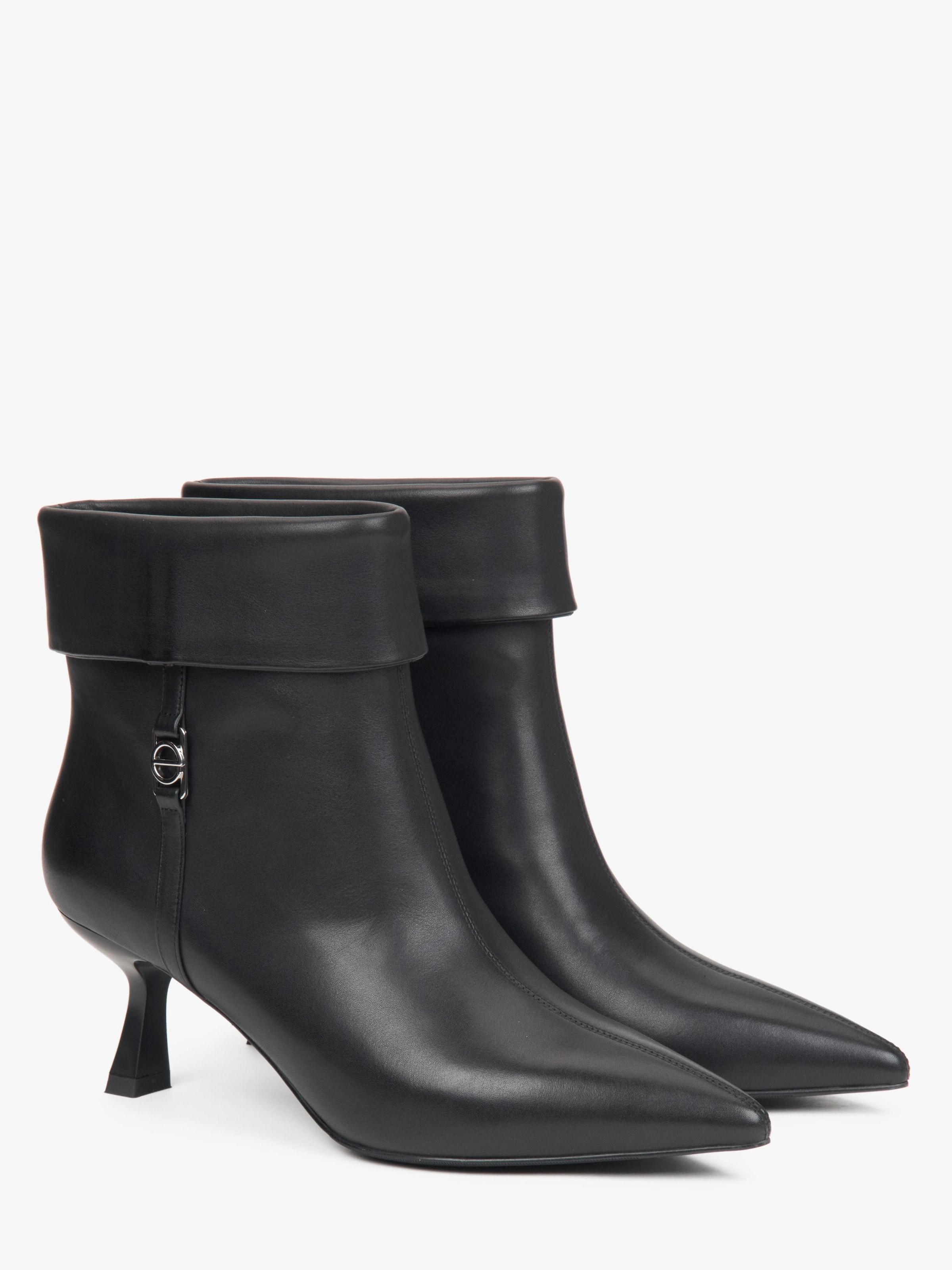 Ankle boots '2501-21' di Estro in nero
