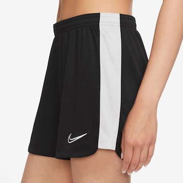 NIKE Regular Sporthose in Schwarz