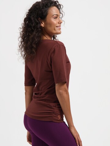 Urban Goddess Yoga & Activewear Sporttop 'Kami Yoga Tee' in Braun