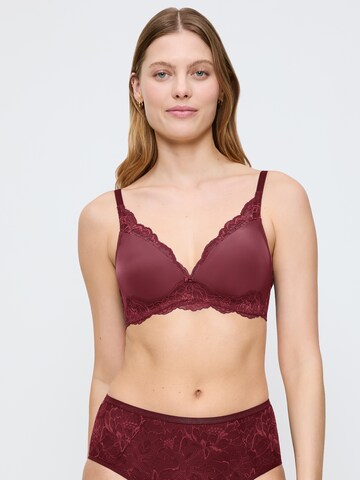 TRIUMPH T-shirt Bra ' Amourette Charm ' in Red: front