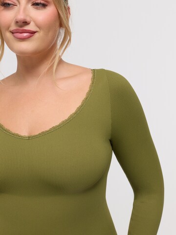 cfab Body 'Ribbed Longsleeve V-Neck Sculpting Lace Bodysuit with Slip' värissä vihreä
