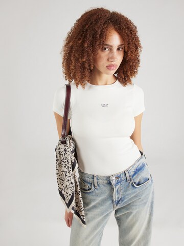 Tricou de la GUESS JEANS pe bej: față