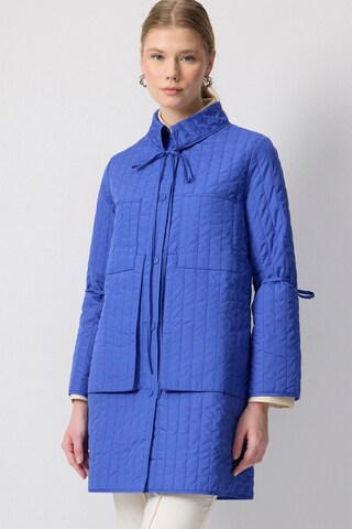 Touche Prive Tussenjas in Blauw: voorkant