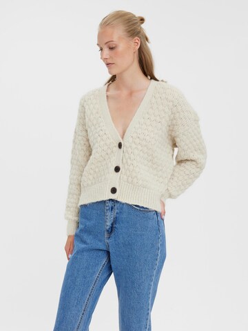 Cardigan 'Winnie' VERO MODA en beige : devant