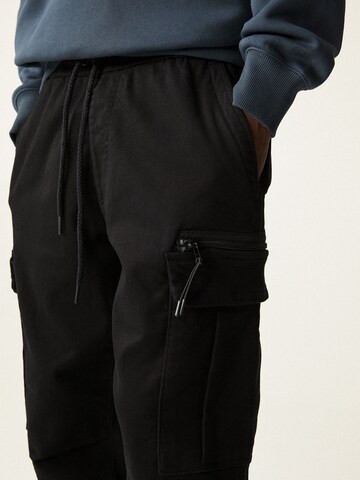 Pull&Bear Tapered Cargo trousers in Black