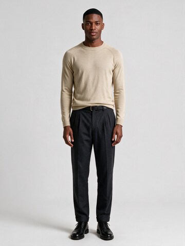 Antioch Slim Fit Pullover in Beige