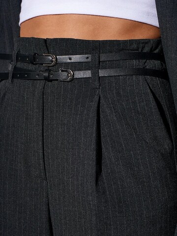 Dilvin Hose‌‌ in Grau