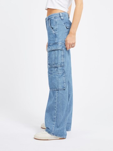 GUESS Loose fit Cargo Jeans in Blue