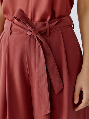 Wide leg Pantaloni cutați de la OUI pe roșu