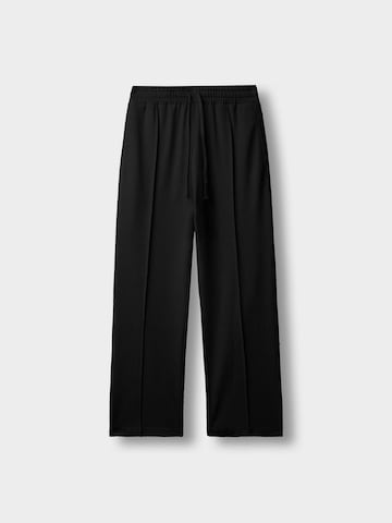 Burocs Wide leg Pleat-Front Pants in Black: front