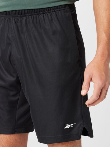 Reebok Regular Sportshorts in Schwarz