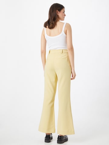 Bootcut Pantalon 'Johanna' Gina Tricot en jaune