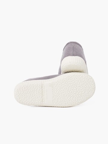 Pisamonas - Bailarina en gris