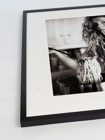 Liv Corday Bild in Schwarz