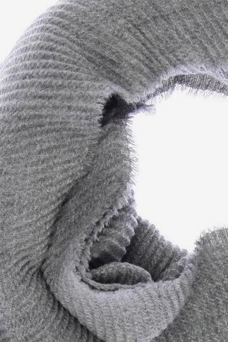 Reserved Schal oder Tuch One Size in Grau