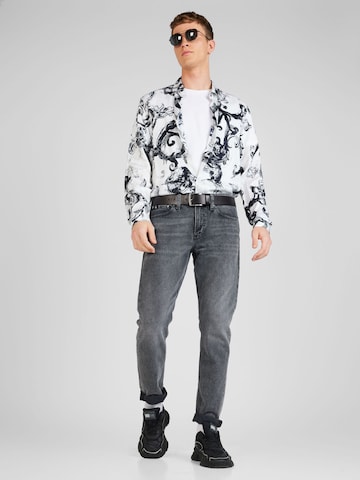 Versace Jeans Couture - Comfort Fit Camisa em branco