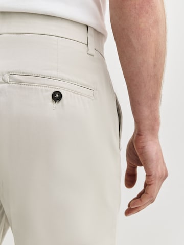 Coupe slim Pantalon chino Next en blanc