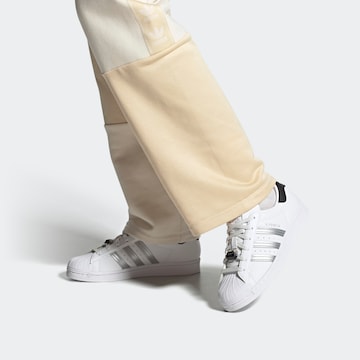 Baskets basses 'Superstar' ADIDAS ORIGINALS en blanc