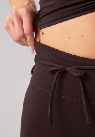 OCEANSAPART Skinny Leggings 'Gianna' i brun