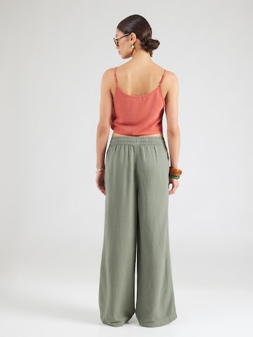 Wide leg Pantaloni de la QS pe verde