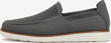 Scarpa slip-on di Kazar in grigio: frontale