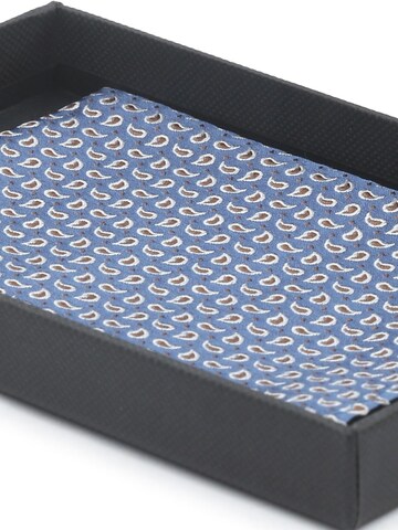 Suitable Pocket square in Blue