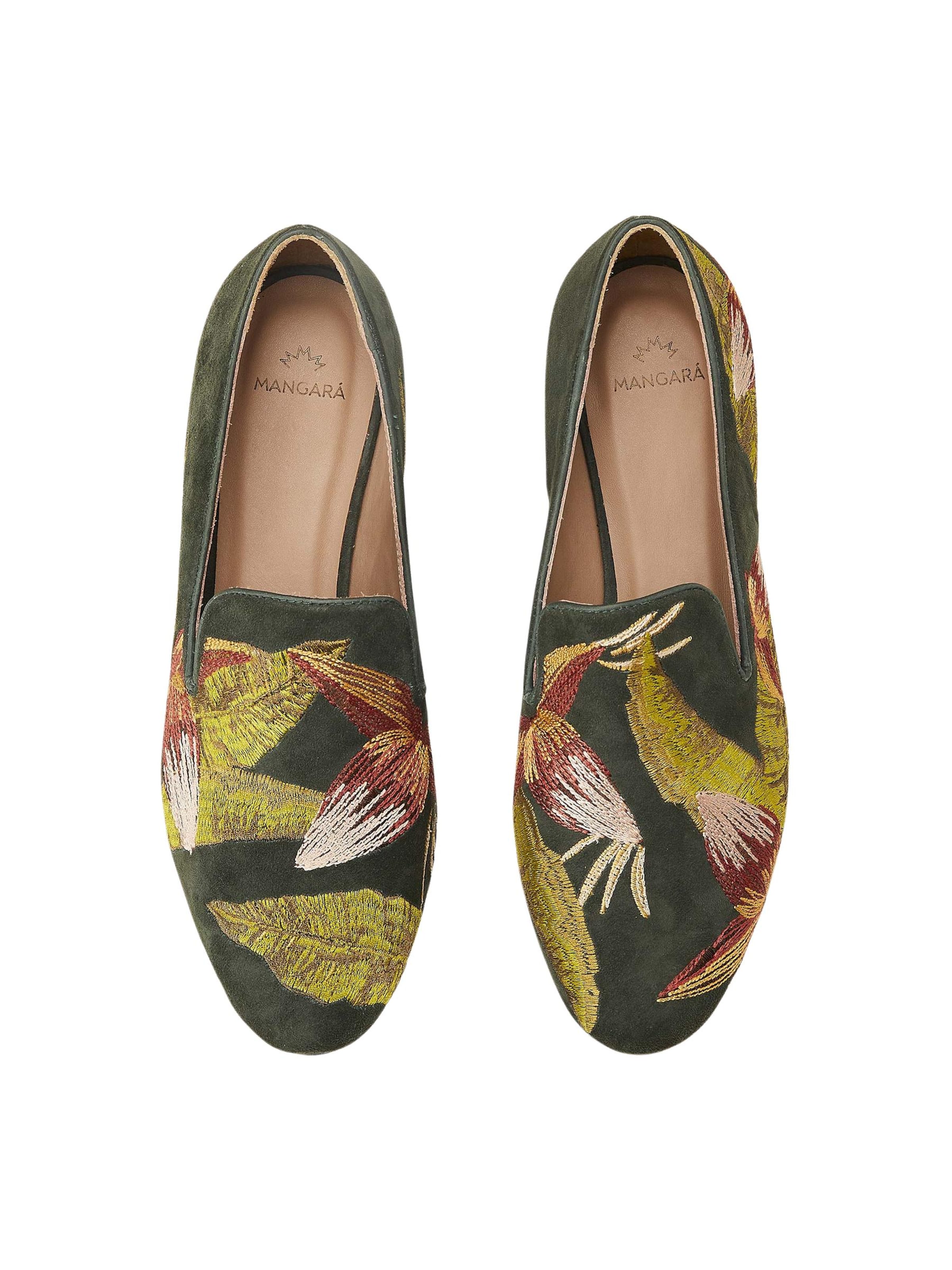 Mangara Atelier Instappers 'Mocassins Mangara Canela en cuir brodé vert' in Groen