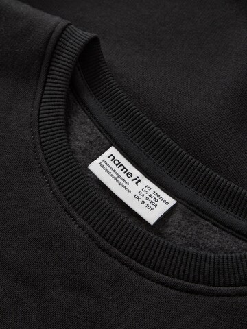 NAME IT - Sudadera en negro