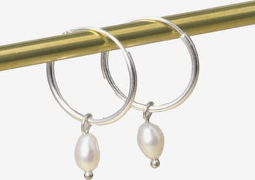 fejn Oorbellen 'Pearl Hoop' in Zilver: voorkant