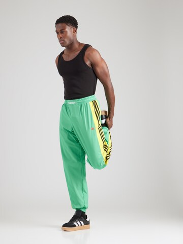 ADIDAS ORIGINALS Zúžený Kalhoty – zelená