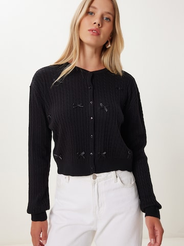 Happiness İstanbul Strickjacke in Schwarz: Vorderseite