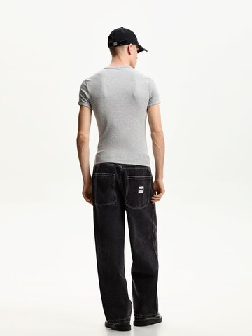 Bershka Loosefit Džíny – černá