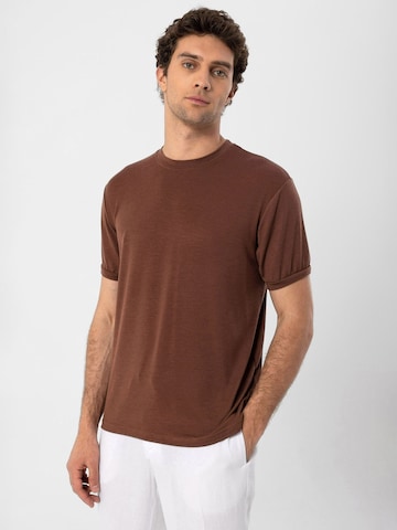 T-Shirt Antioch en marron : devant