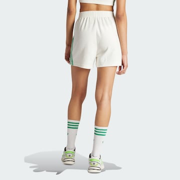 ADIDAS ORIGINALS Loosefit Housut värissä valkoinen