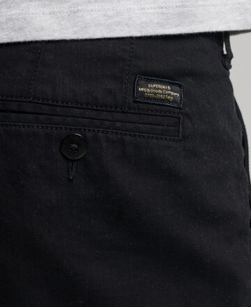 Coupe slim Pantalon chino Superdry en noir