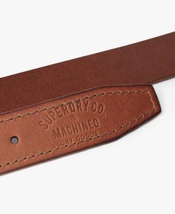Superdry Riem 'Badgeman' in Bruin