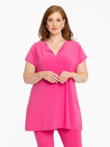 Yoek Shirt in Roze: voorkant