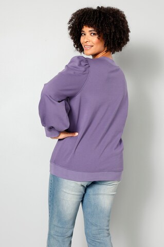 Sara Lindholm Sweatshirt in Purple