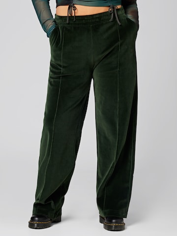 A LOT LESS Wide leg Broek 'Henriette' in Groen: voorkant