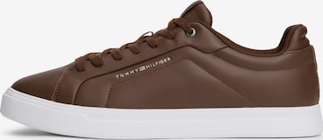 TOMMY HILFIGER Низкие кроссовки в Коричневый: спереди